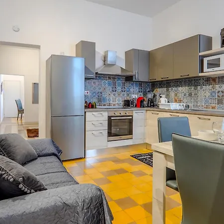 Digital Nomad 5- By Solea Homes Apartment *
